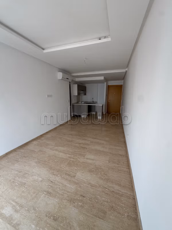 Appartement en location à Maârif Extension. 2 pièces. Antenne parabolique et sécurité