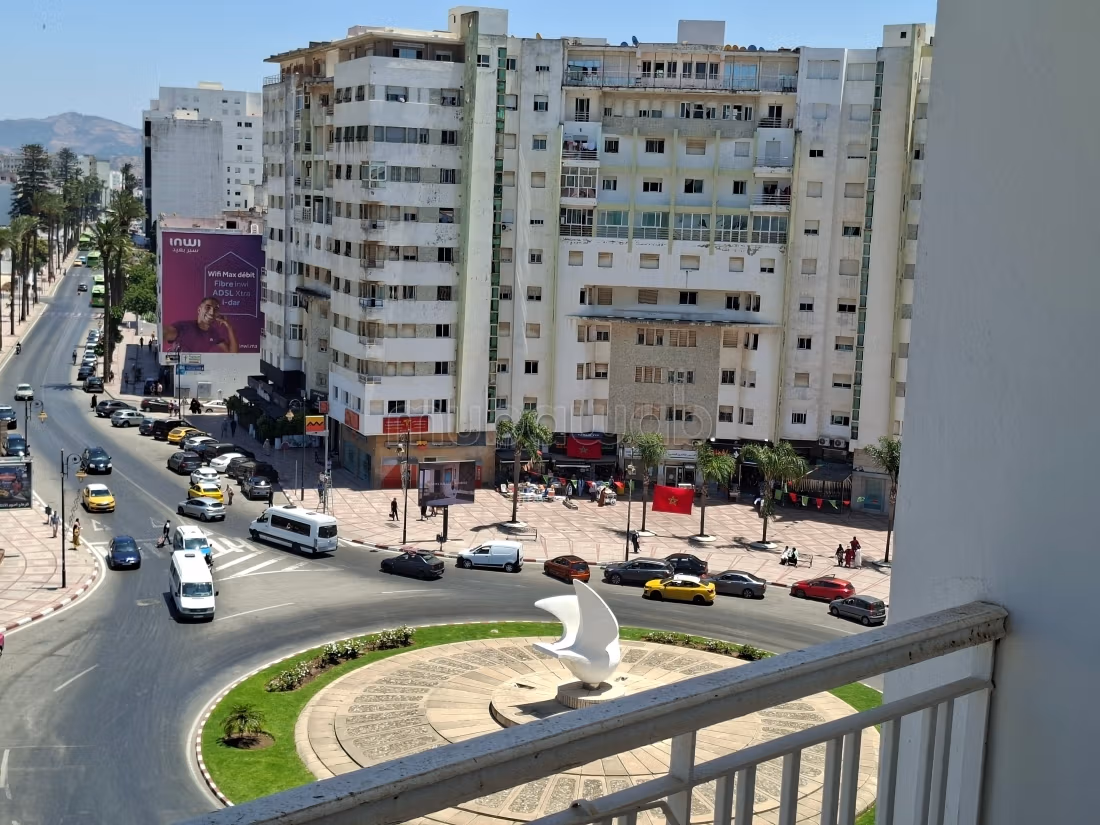Appartement Titré en vente à El Mdrassi. 2 salons et 2grandes pièces. Terrasse et ascenseur