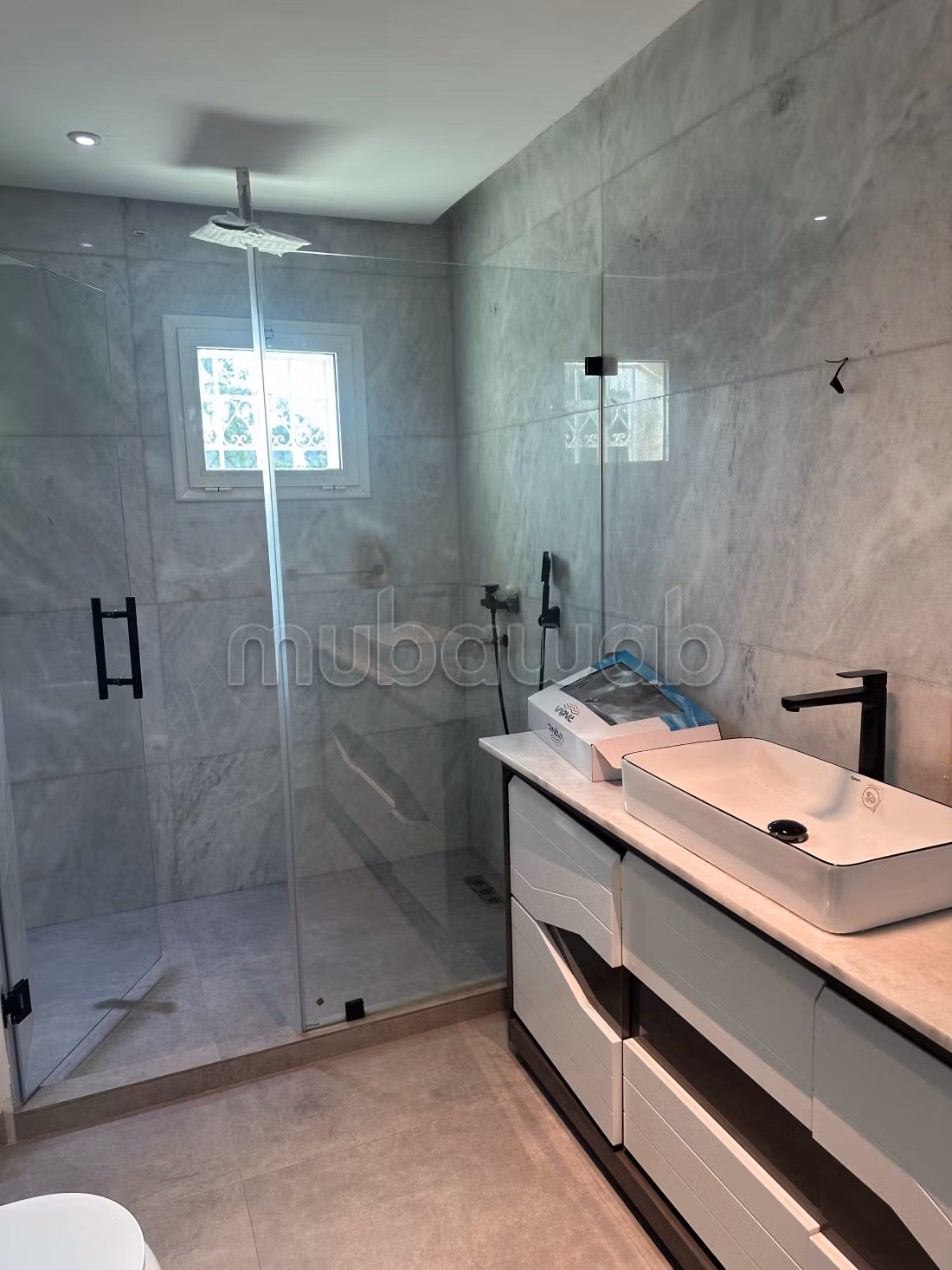 Villa di alto standing arredato in affitto a Souissi. 4 belle camere. Arredato