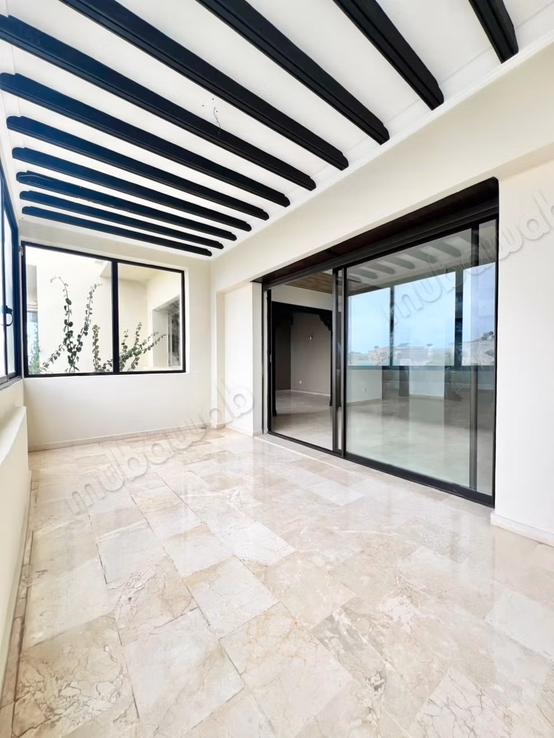 For rent - Empty apartment of 200 m² - Ain Diab