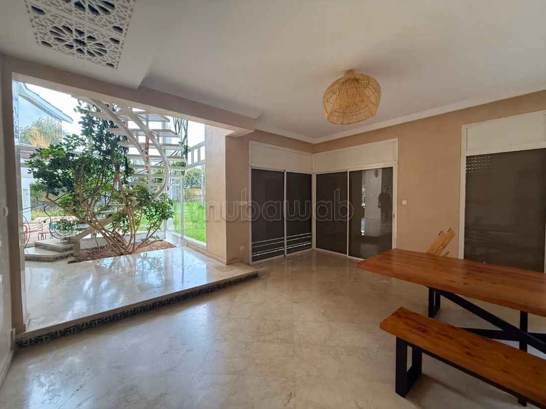 Magnifique villa en plein centre de Souissi