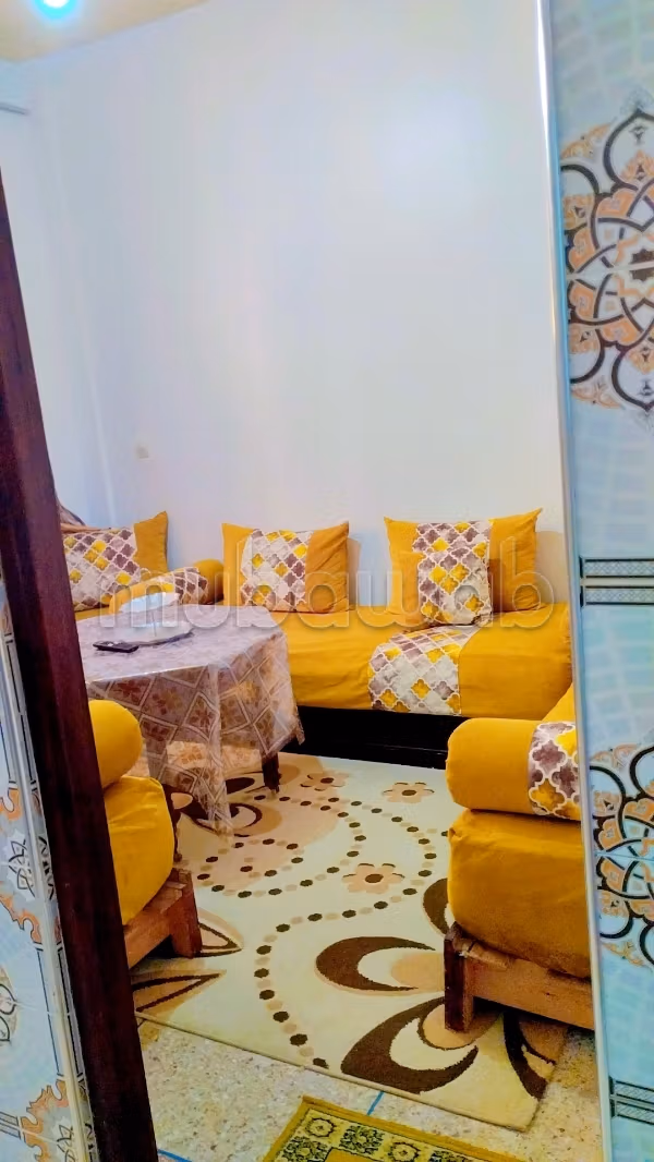 Apartamento de vacaciones en alquiler en Hay Al Farah. 3 habitaciones. Salón marroquí y antena parabólica