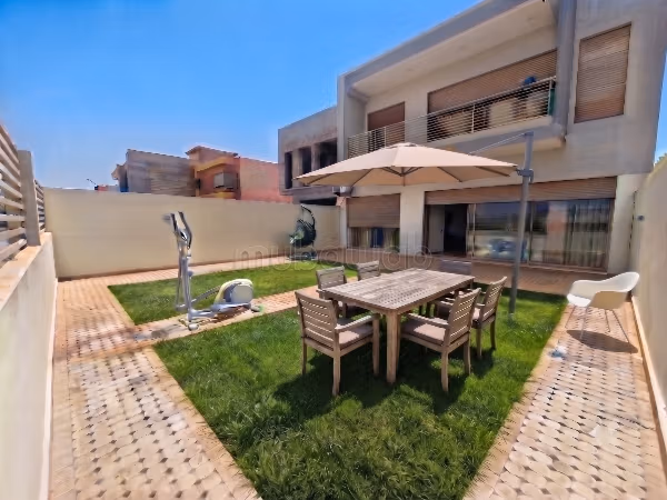 Beautiful empty villa with garden and communal pools