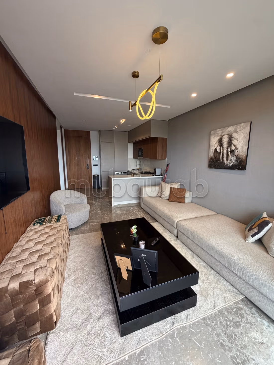 Appartement à louer à Casablanca Finance City. 2 grandes pièces. Bien meublé