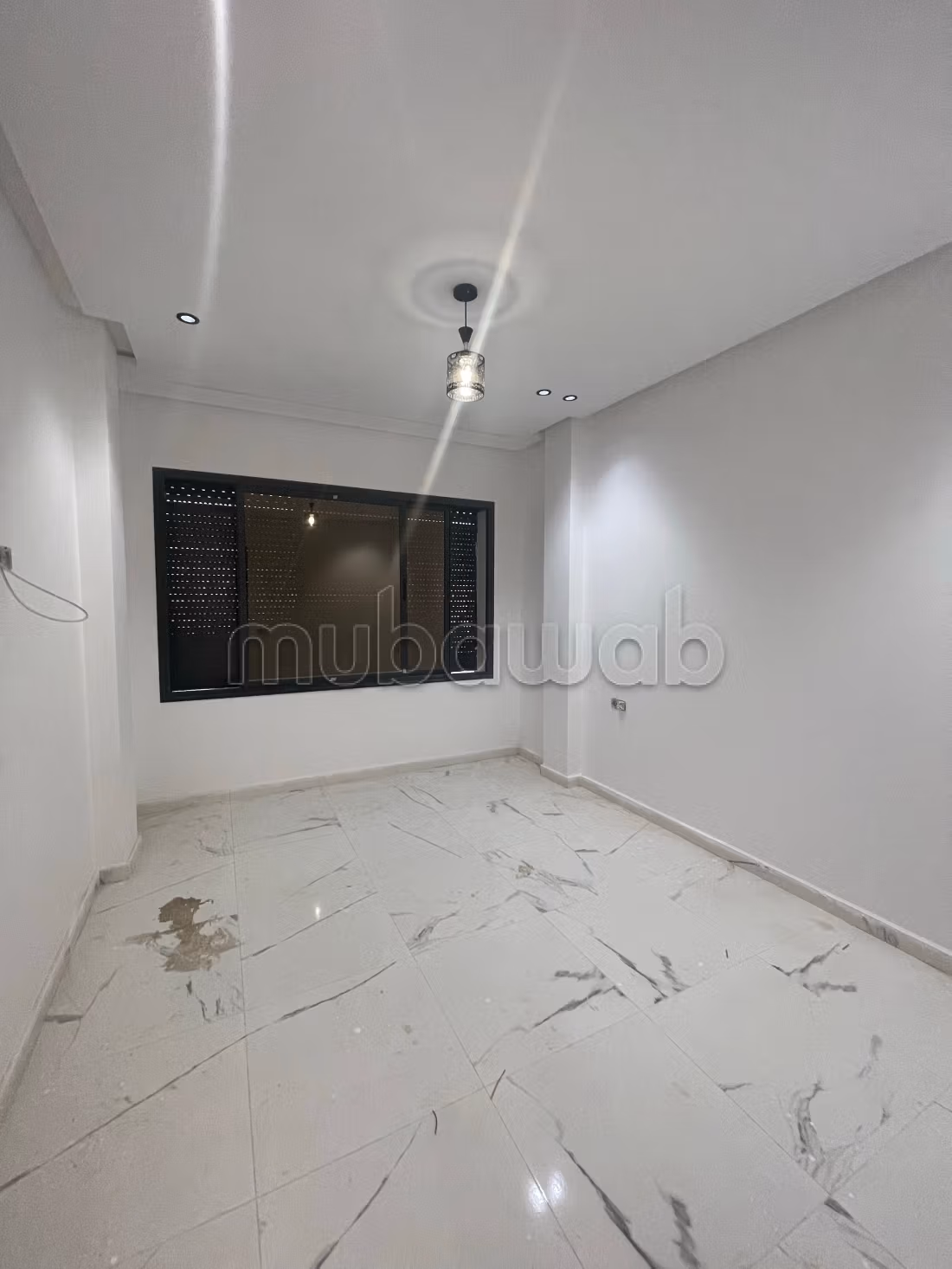 Appartement à vendre à Bir Rami Al Gharbia. 2 belles chambres. Salon authentique, antenne satellite