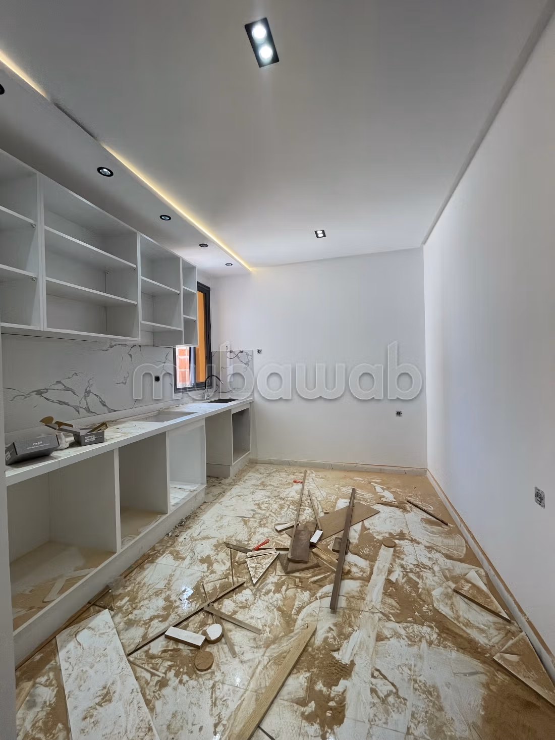 Appartement à vendre à Bir Rami Al Gharbia. 2 belles chambres. Salon authentique, antenne satellite