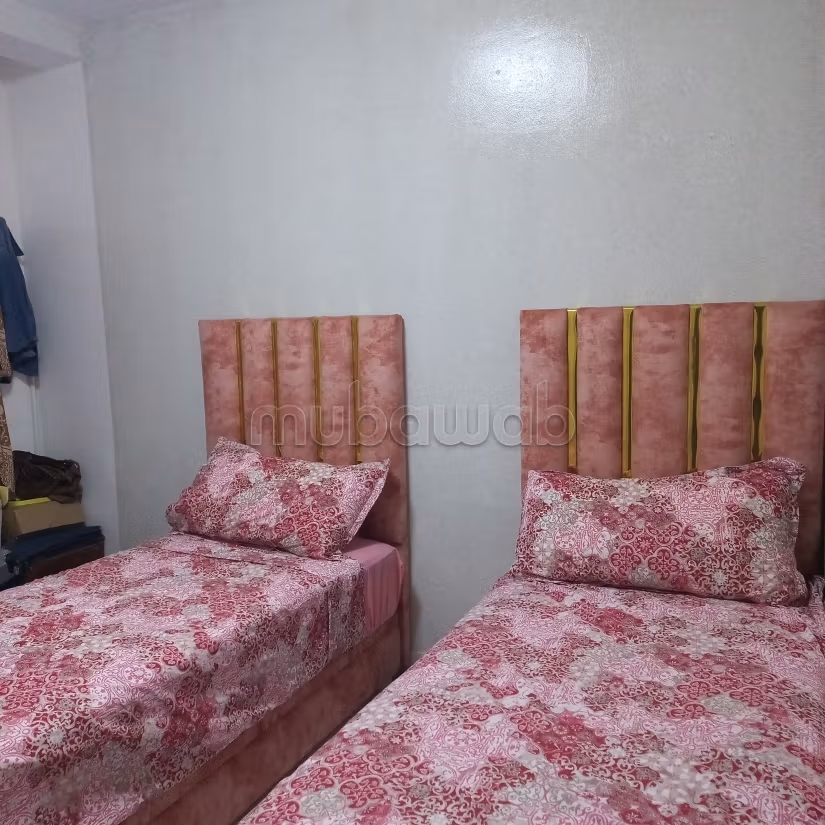 Vend appartement à Tilila. 
Surface de 97 m². 
Jardin et terrasse — 2