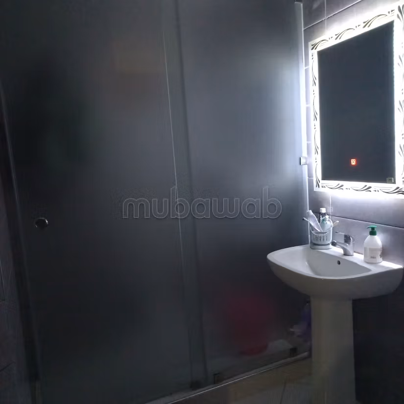 Vend appartement à Tilila. 
Surface de 97 m². 
Jardin et terrasse — 3
