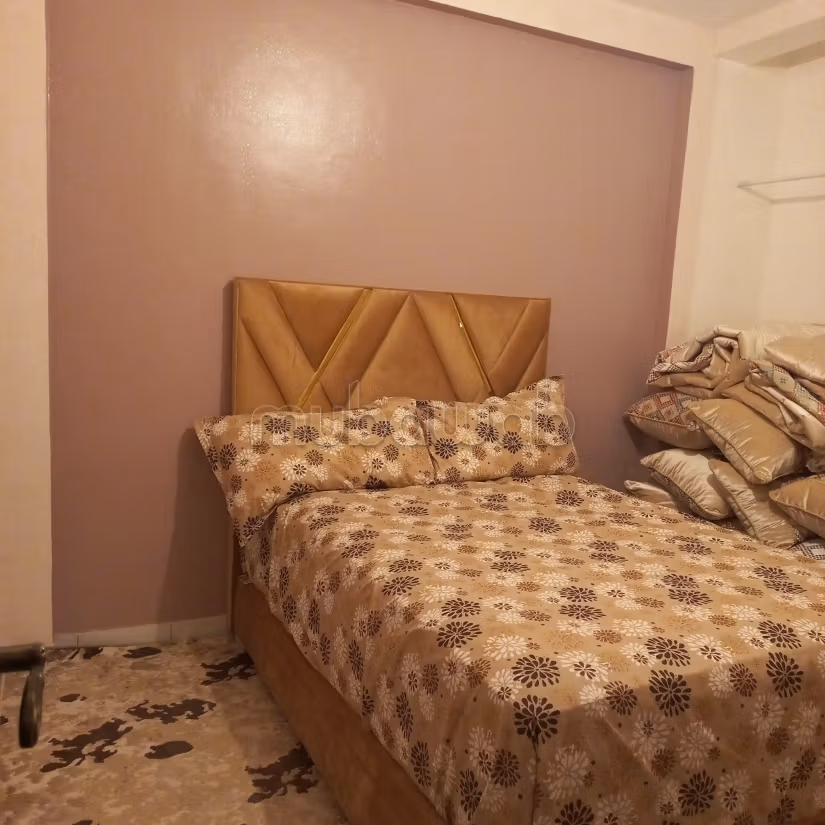 Vend appartement à Tilila. 
Surface de 97 m². 
Jardin et terrasse — 4