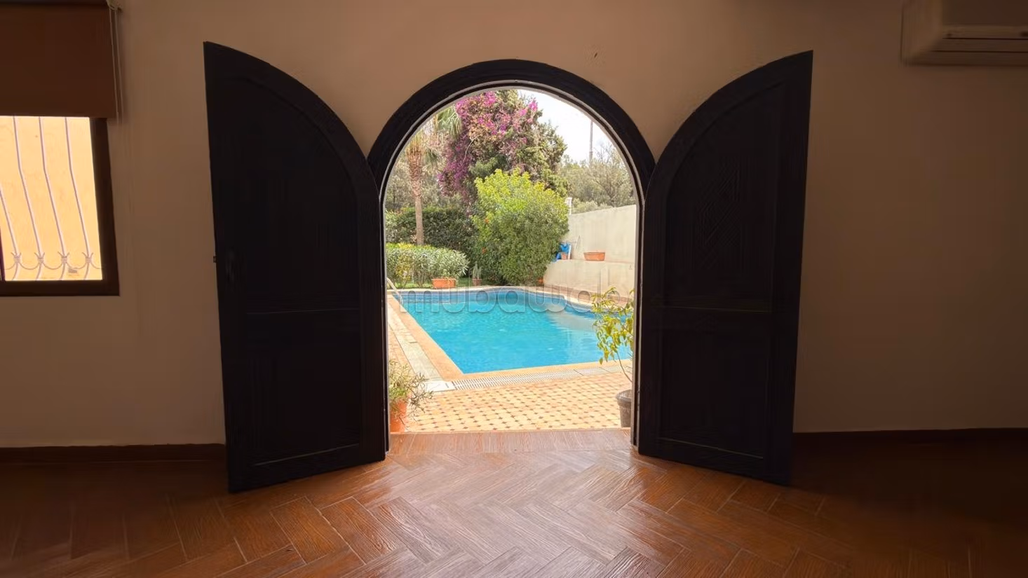 Villa with High Potential: Panoramic View
