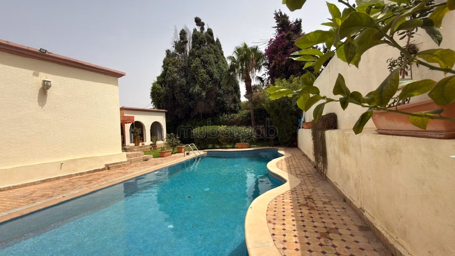 Villa with High Potential: Panoramic View