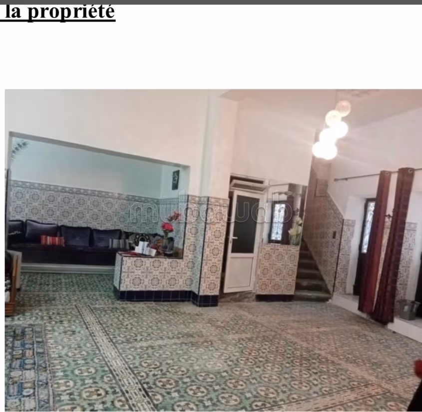 Maison titrée face à la Place Lhdim, Médina — 2