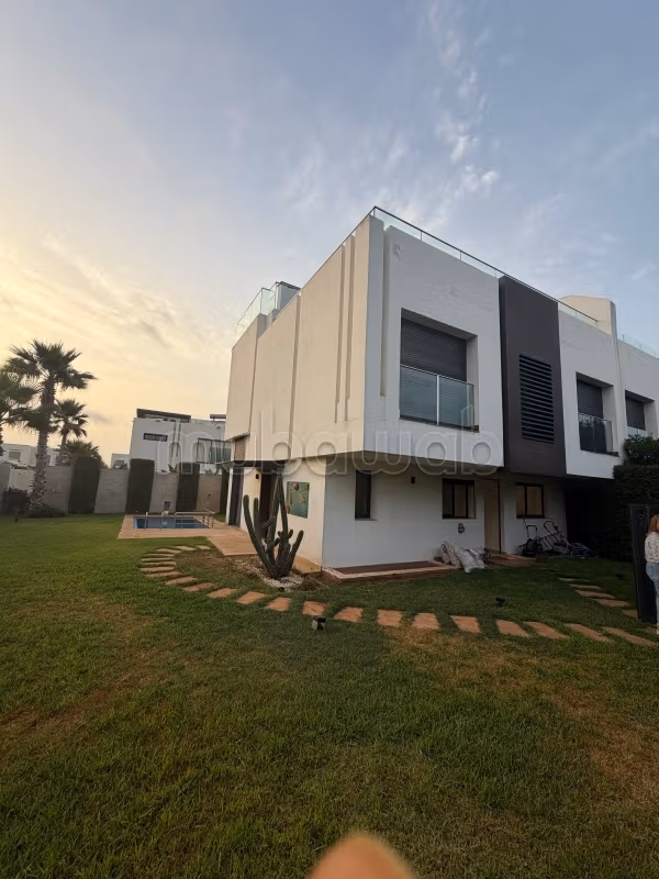 Posizione villa di lusso a Dar Bouazza. 4 belle camere. Arredato