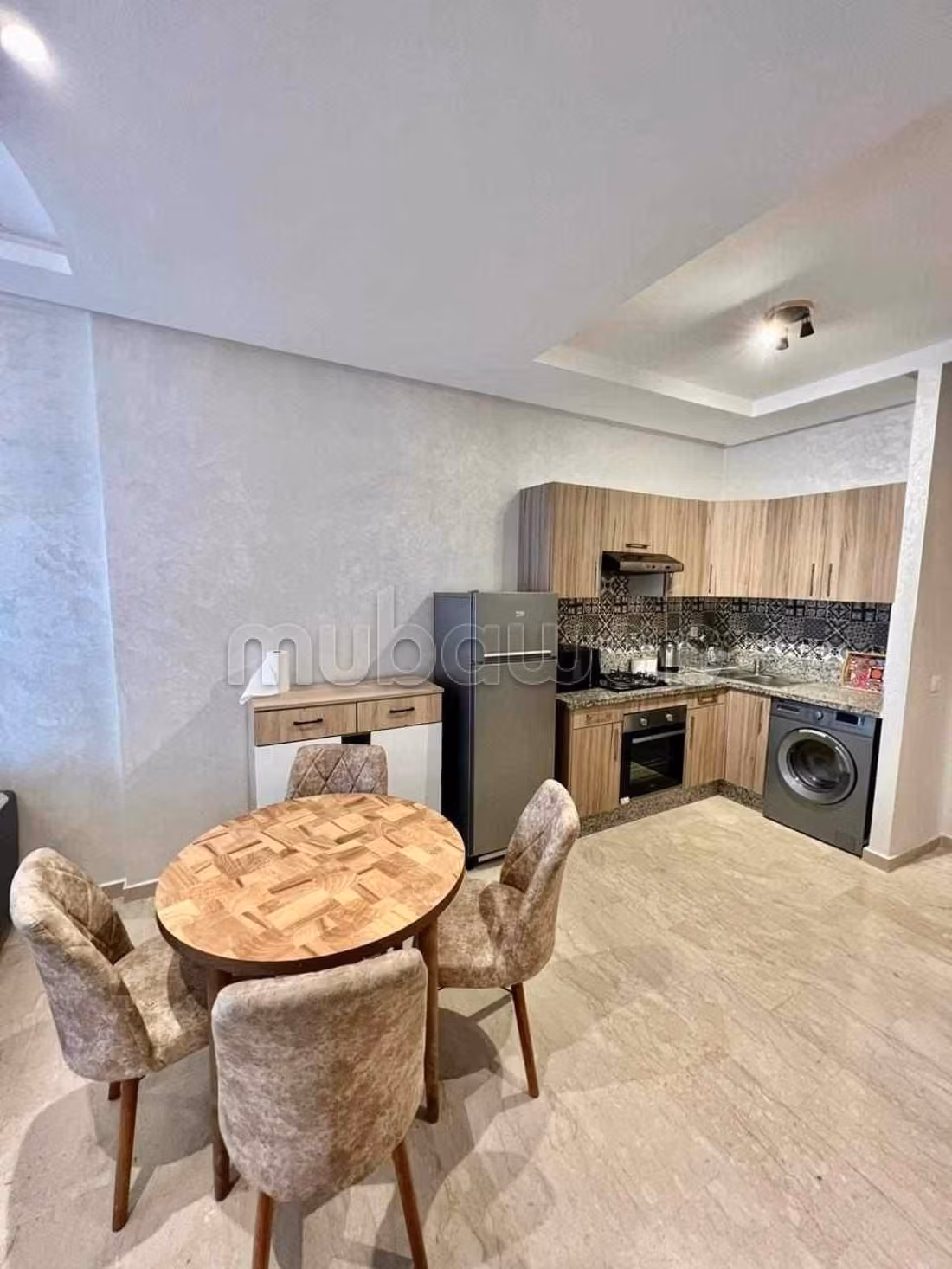 Appartement à louer à Belvédère.
1 belle chambre.
Meublé — 4