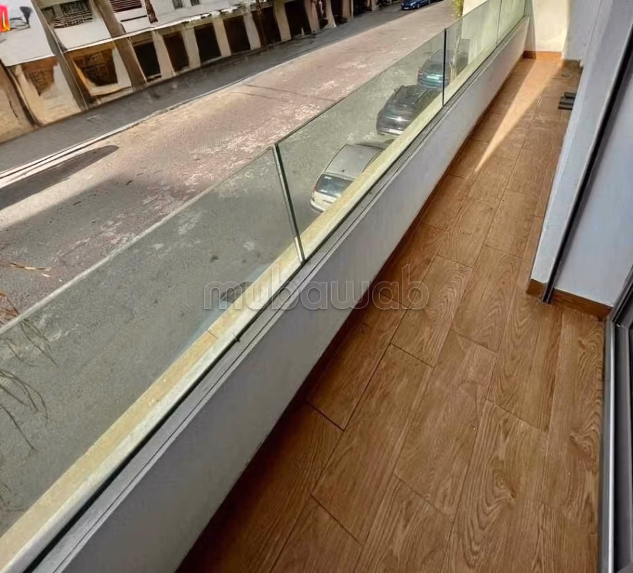 Appartement à louer à Belvédère.
1 belle chambre.
Meublé — 6