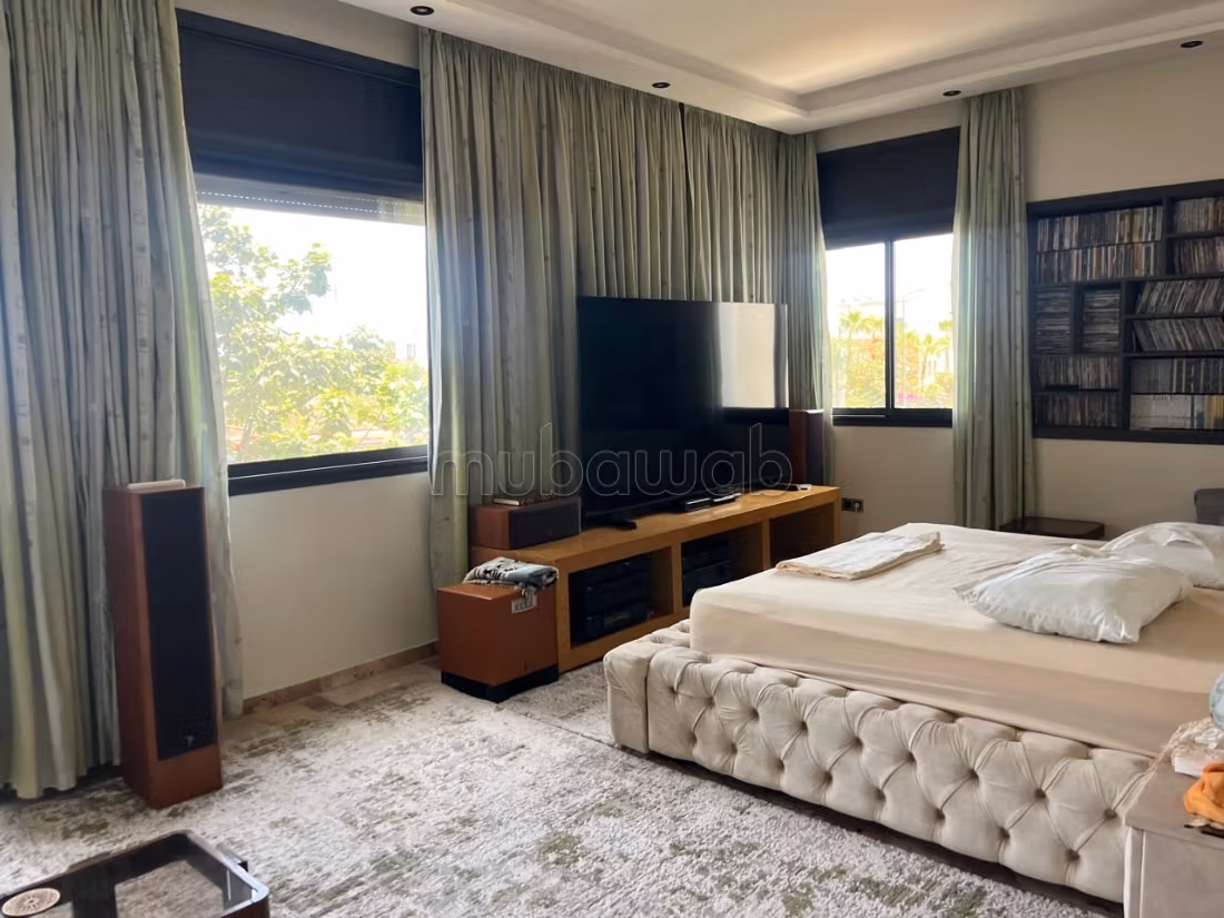 Bel appartement à vendre à Ain Diab. 7 pièces. Bien meublé — 3