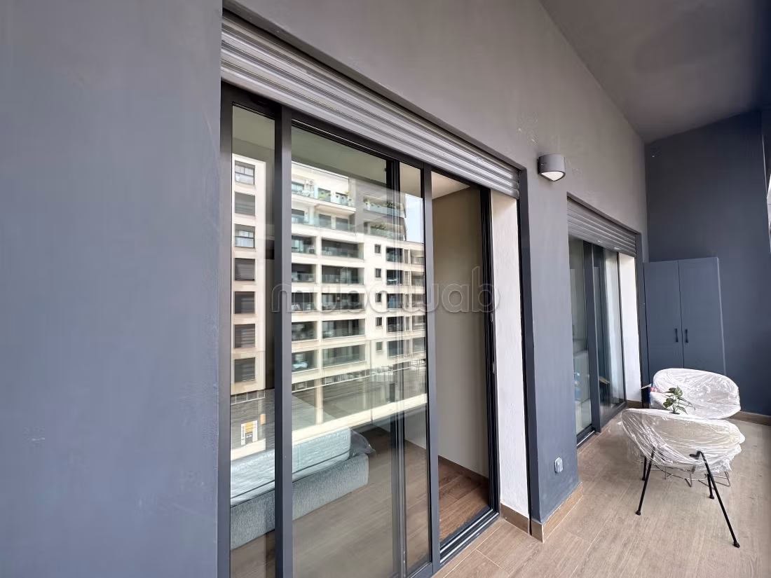 Bel appartement à louer dans la ville financière de Casablanca. 1 belle chambre. Unité de stockage — 6