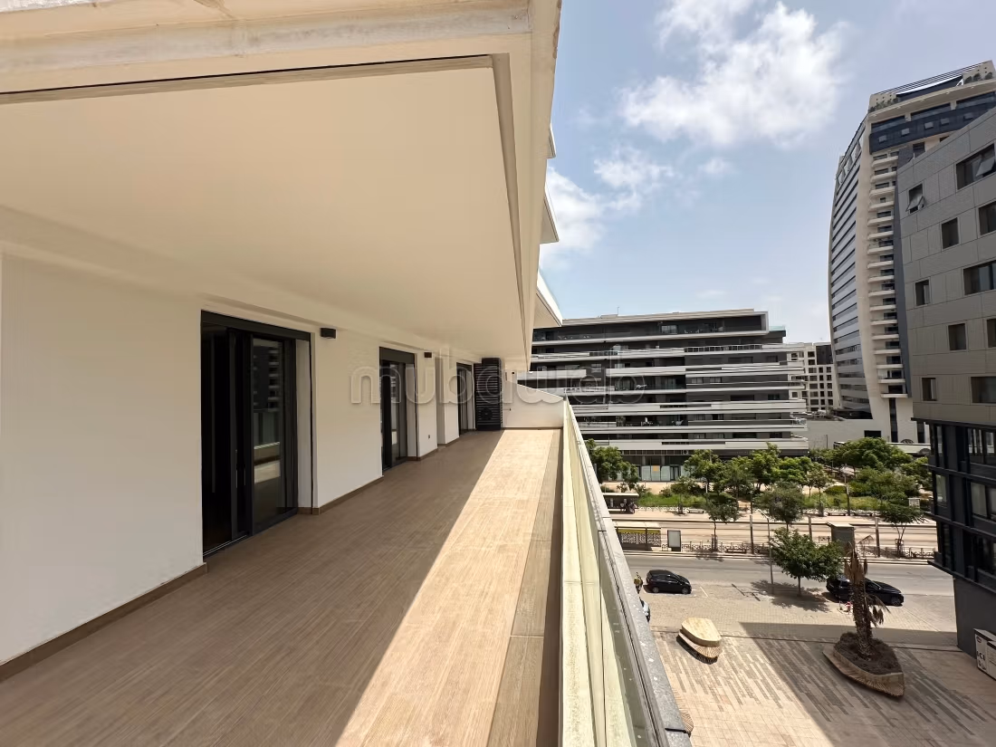Bel appartement à louer à Casablanca Finance City. 3 jolies chambres. Grenier — 5