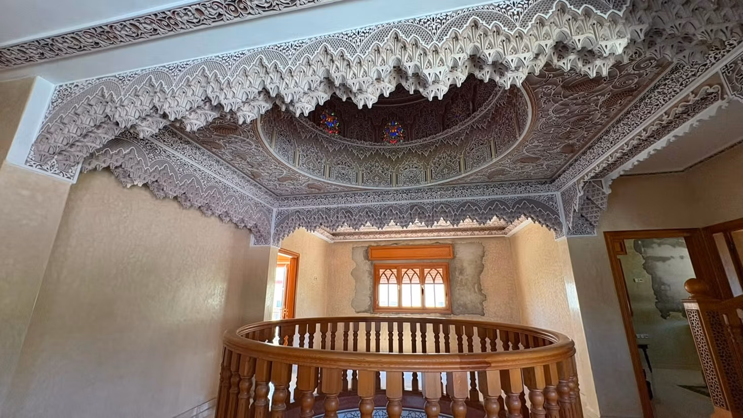 Vente de villa de luxe à Moujahidine. 4 chambres. Espaces verts, Balcon