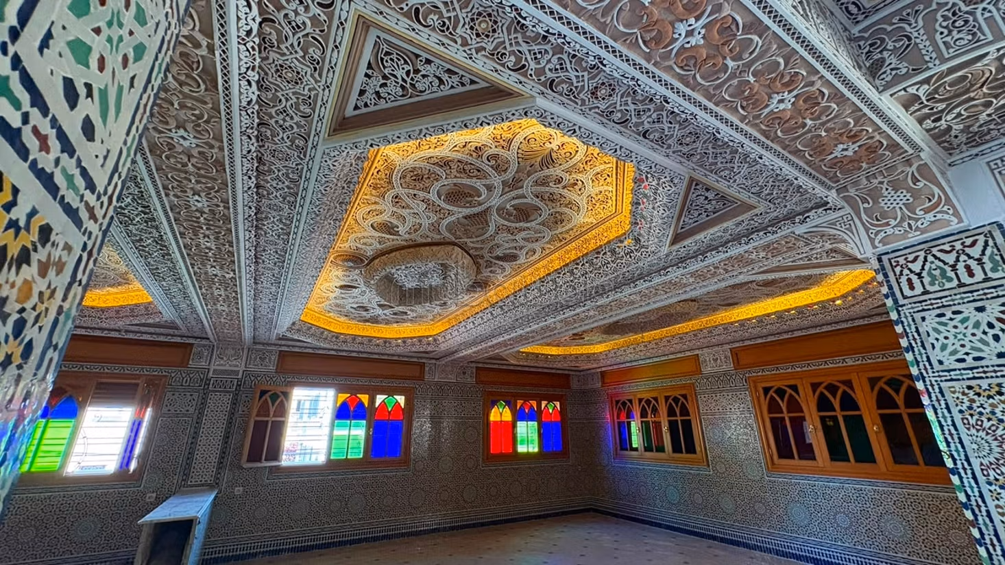 Vente de villa de luxe à Moujahidine. 4 chambres. Espaces verts, Balcon
