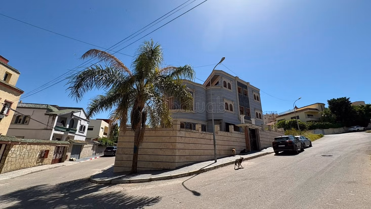 Vente de villa de luxe à Moujahidine. 4 chambres. Espaces verts, Balcon