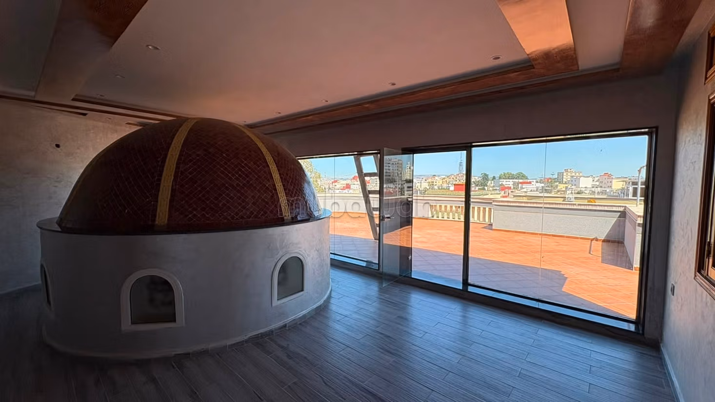 Vente de villa de luxe à Moujahidine. 4 chambres. Espaces verts, Balcon