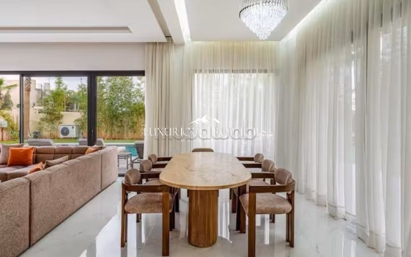 Villa lussuosa con 4 suite e piscina