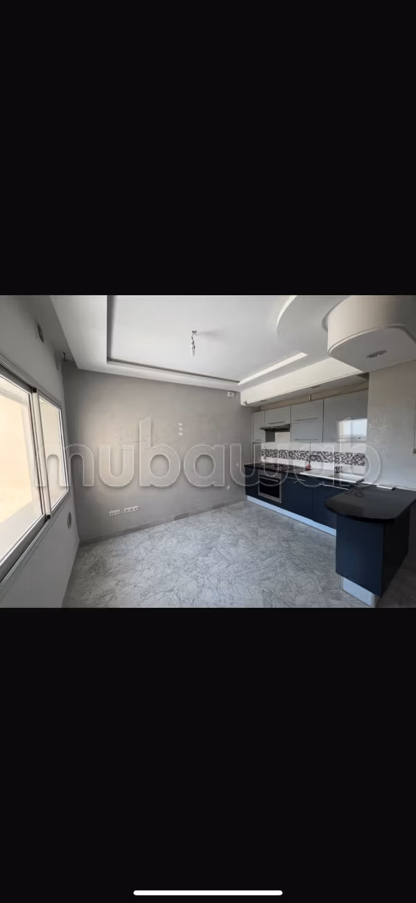 Appartement en location à Les Jardins de Carthage. Superficie 70 m². Tout confort avec cheminée et climatisation