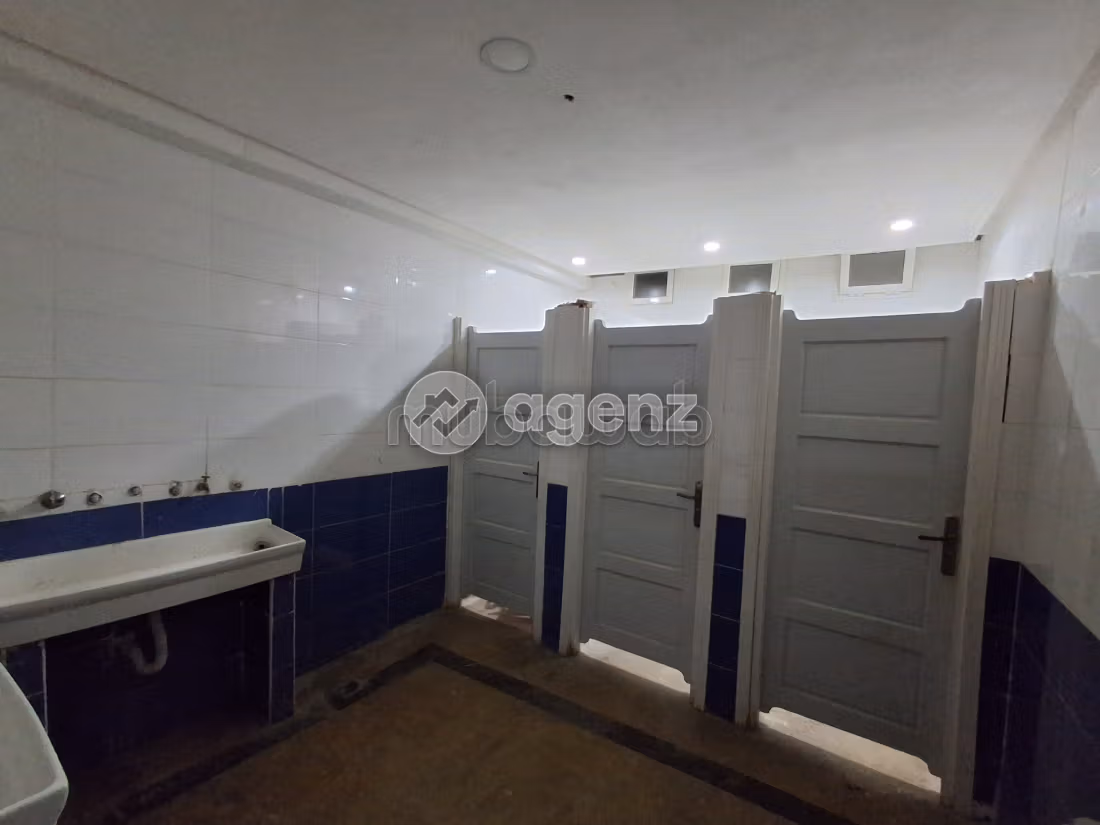 Comercio en venta 2 700 m² Magreb Al Arabi Skhirate Témara