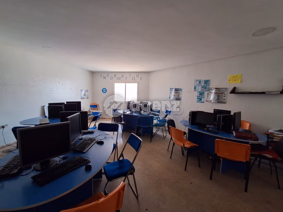 Comercio en venta 2 700 m² Magreb Al Arabi Skhirate Témara