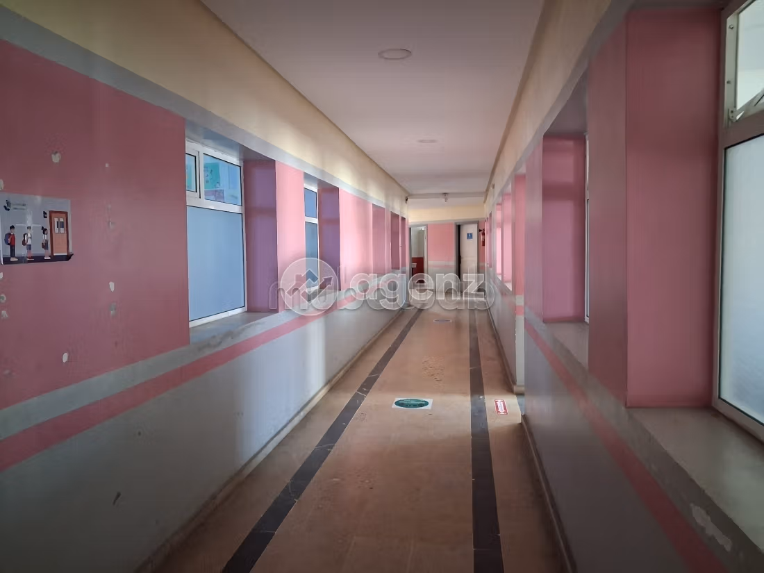 Comercio en venta 2 700 m² Magreb Al Arabi Skhirate Témara