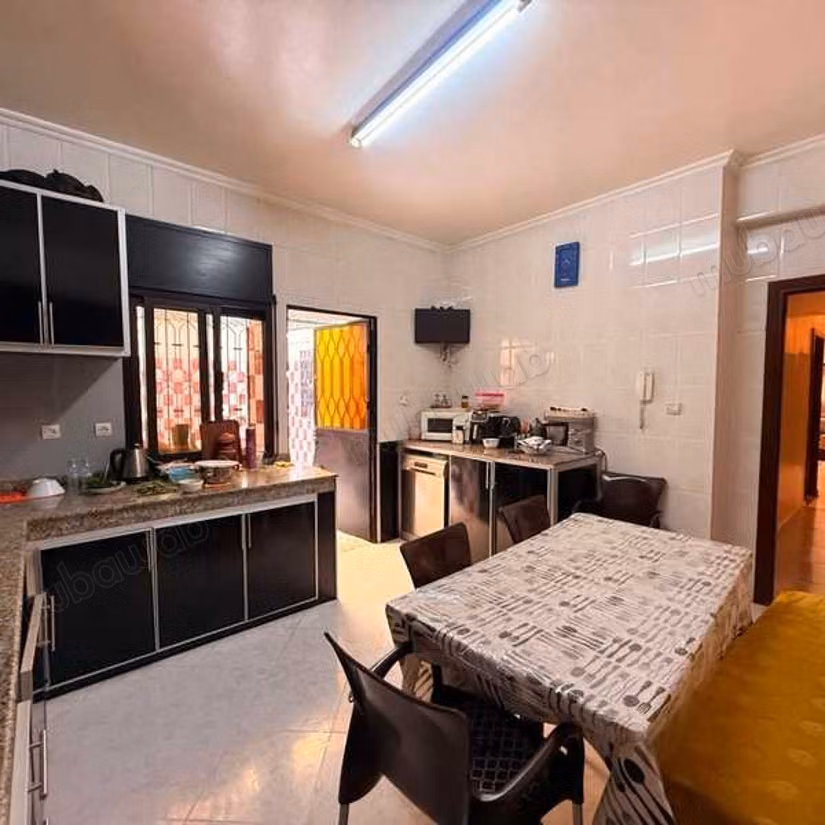 Appartement à Vendre de 193.0 m² à Casablanca, Hopitaux