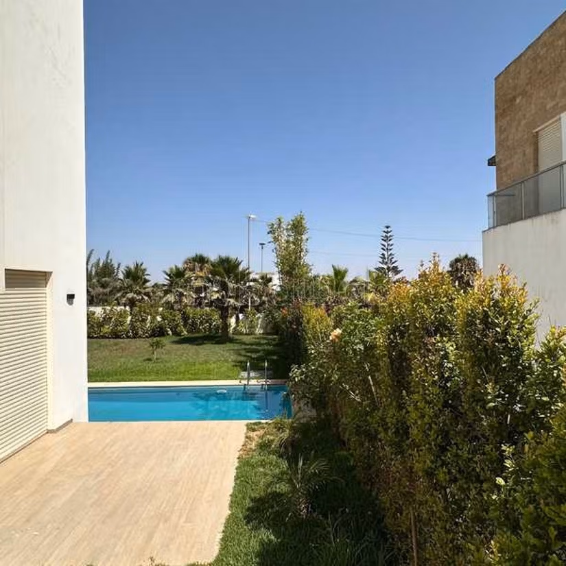 Villa en Venta de 660.0 m² en Salé, Bouknadel