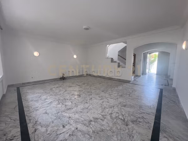 A louer Une villa s6 à cité les pins