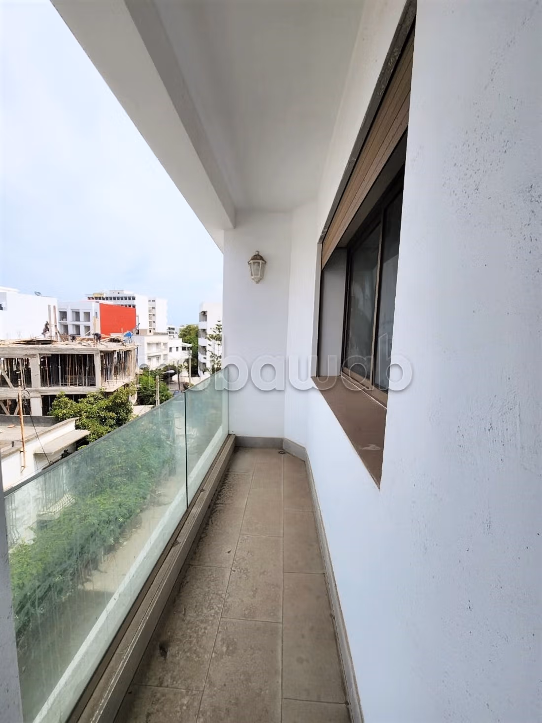 Empty office 64m2 luxury in Palmier district
