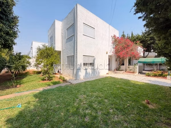 À louer villa avec jardin S3 à Cité Romana