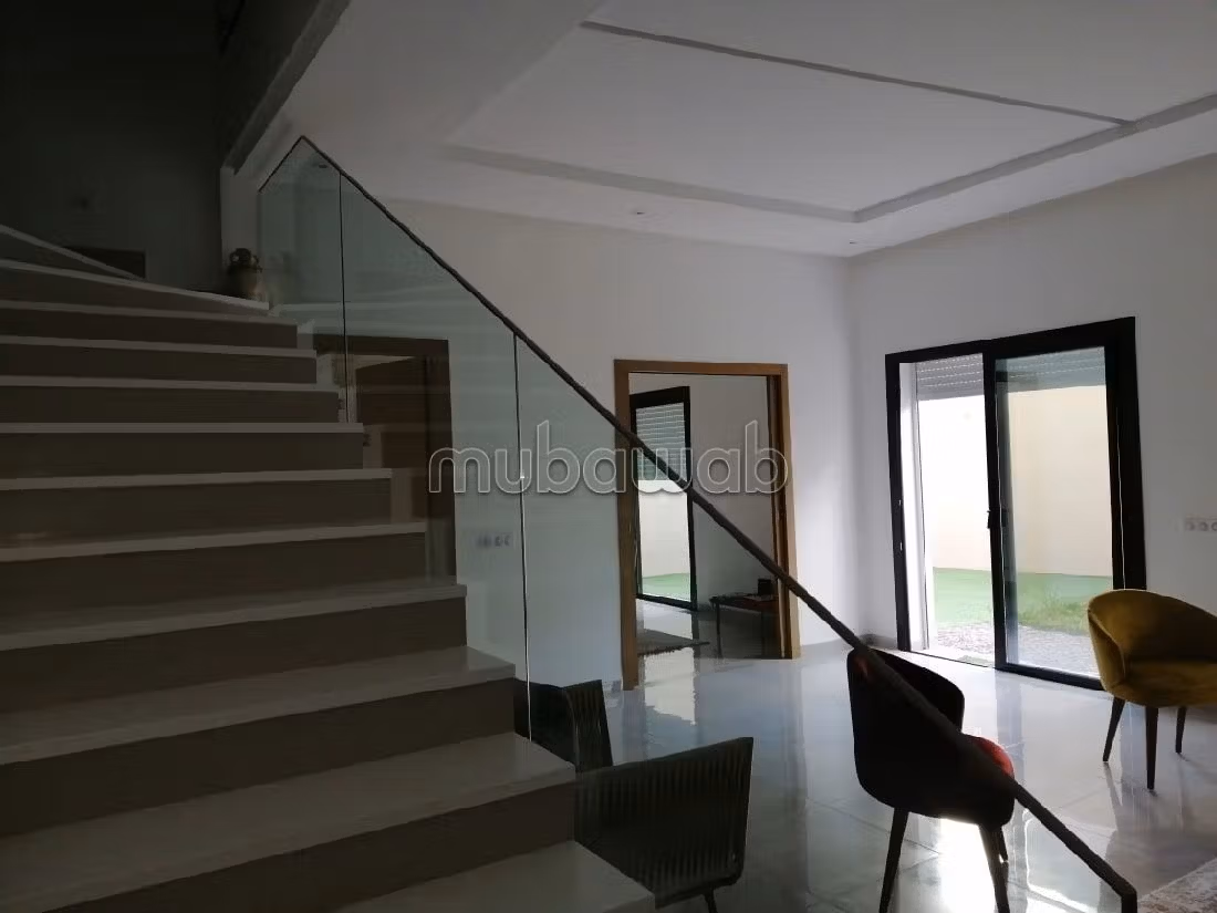 Beautiful empty duplex with garden in La Marsa
