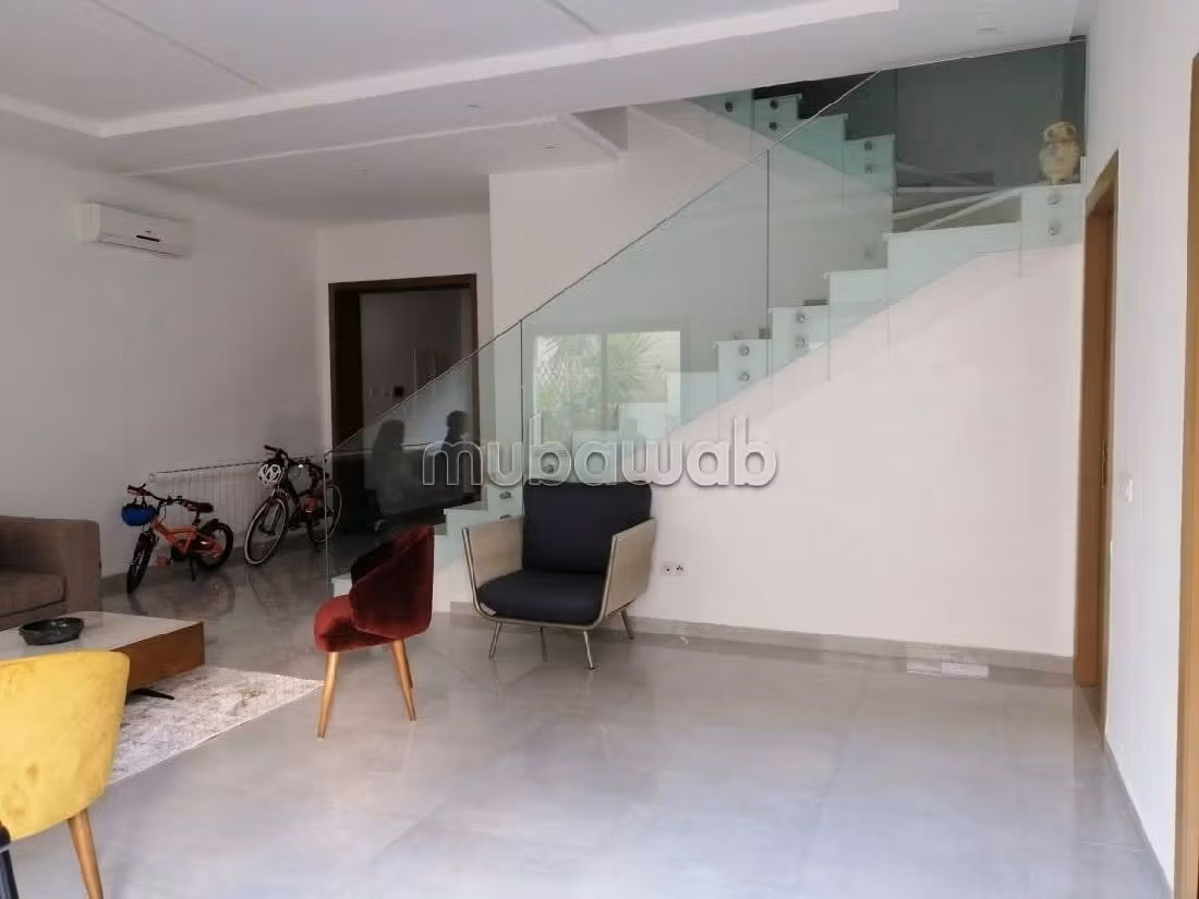 Beautiful empty duplex with garden in La Marsa