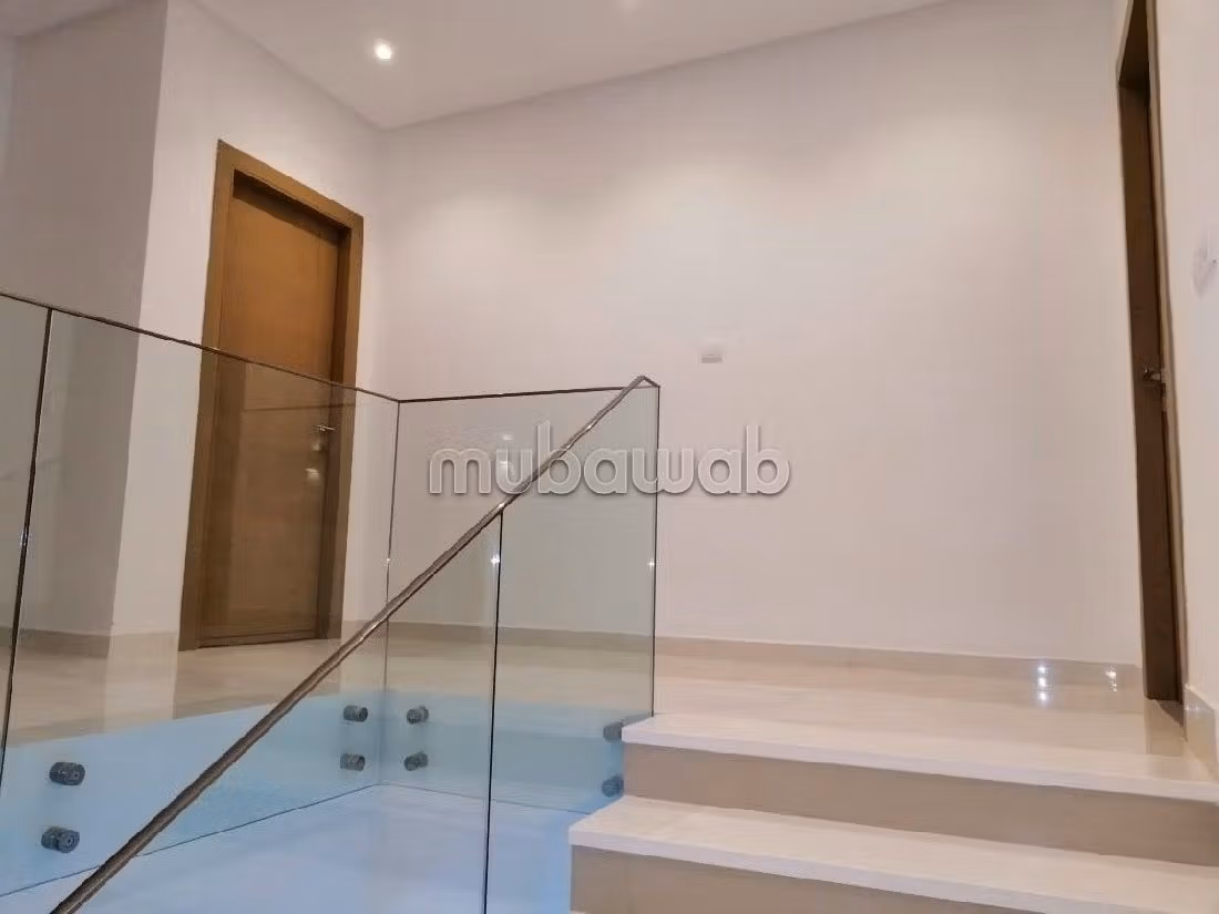 Beautiful empty duplex with garden in La Marsa
