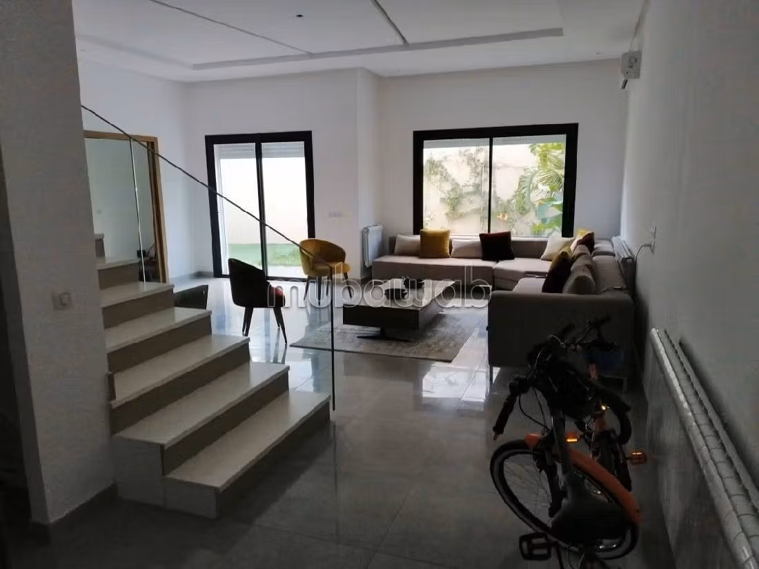 Beautiful empty duplex with garden in La Marsa