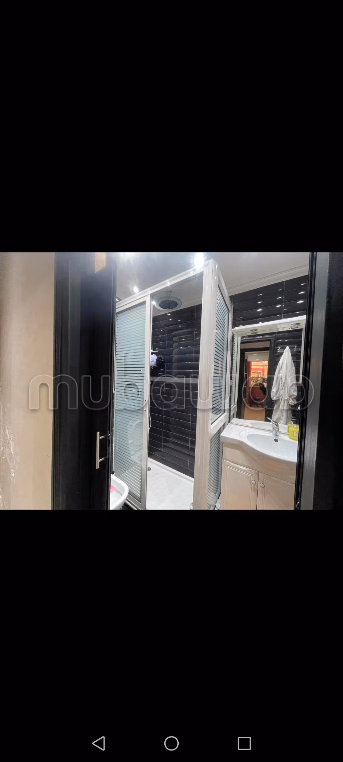 Bel appartement à vendre à Hivernage. 
3 grandes pièces. 
Ascenseur et garage — 5