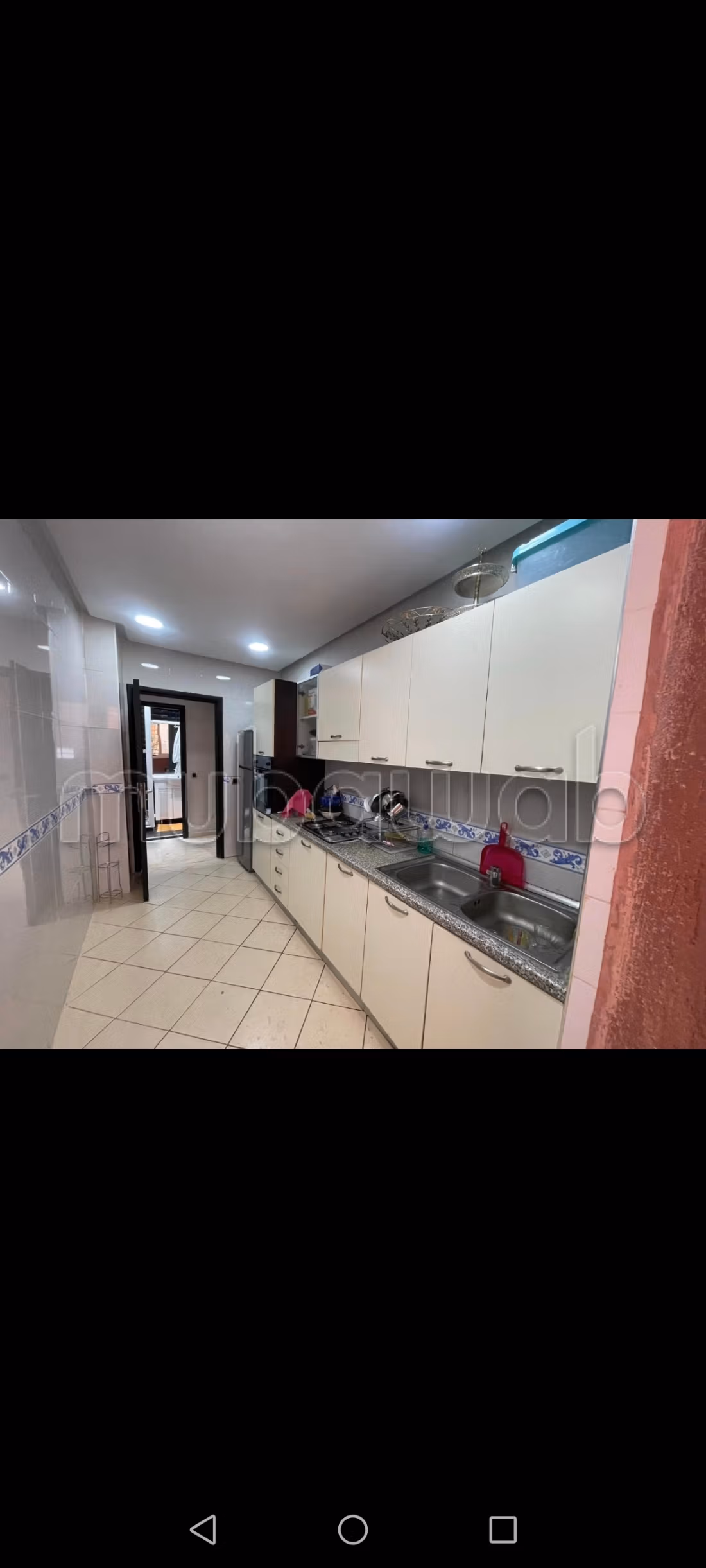 Bel appartement à vendre à Hivernage. 
3 grandes pièces. 
Ascenseur et garage — 6