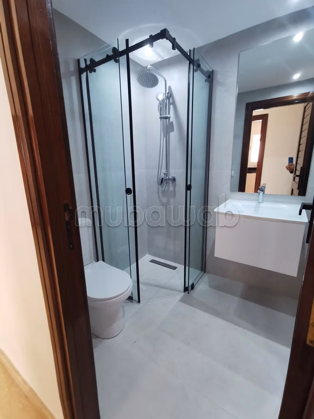 Louez cet appartement à Maârif.
Superficie 92 m².
Ascenseur et terrasse — 3