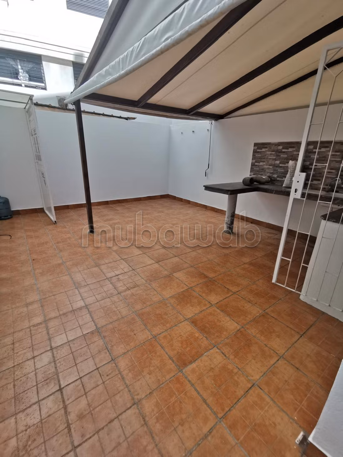 Louez cet appartement à Maârif.
Superficie 92 m².
Ascenseur et terrasse — 4