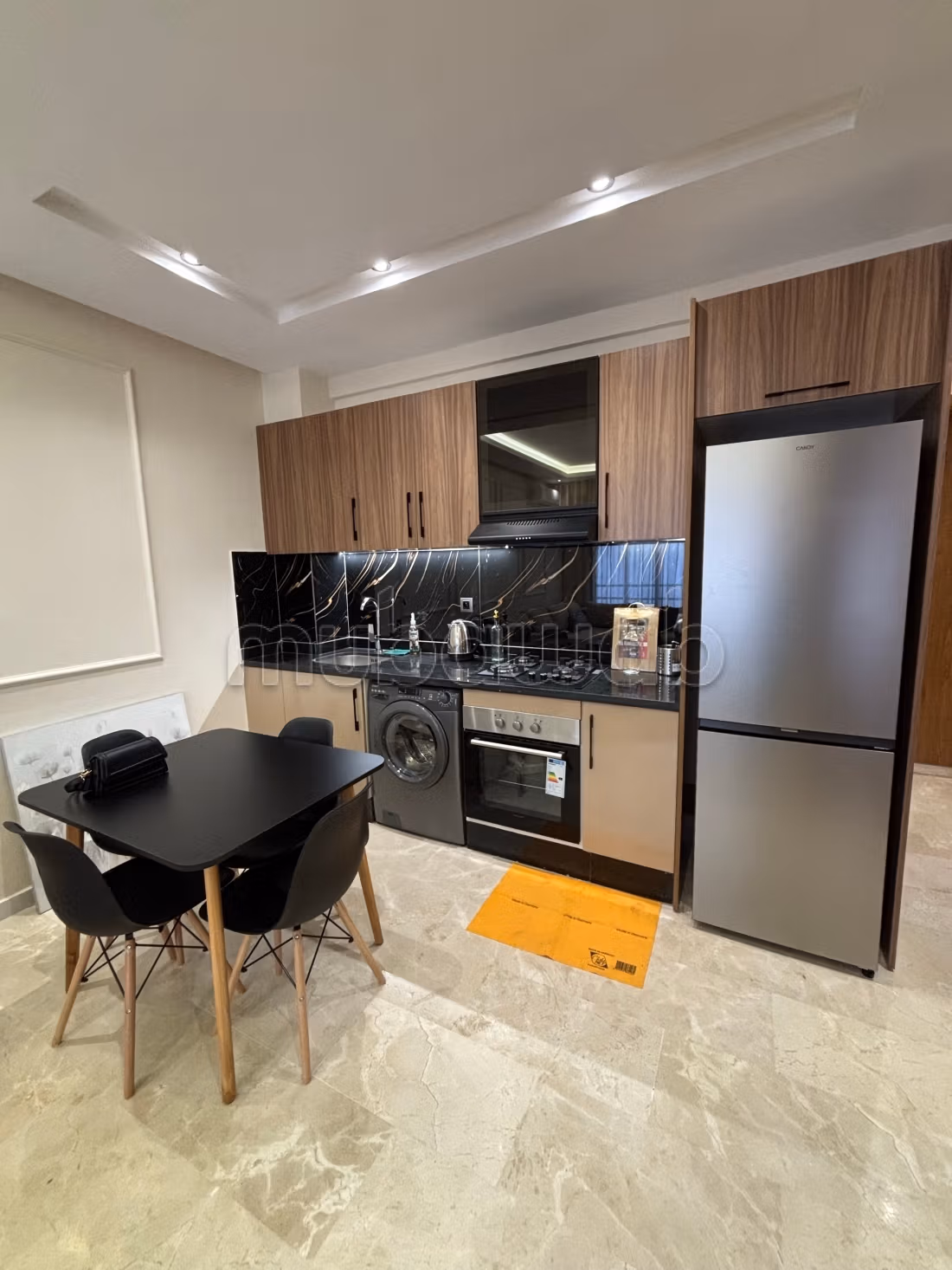 Appartement à louer à Les Hôpitaux.
2 pièces.
Meublé — 3