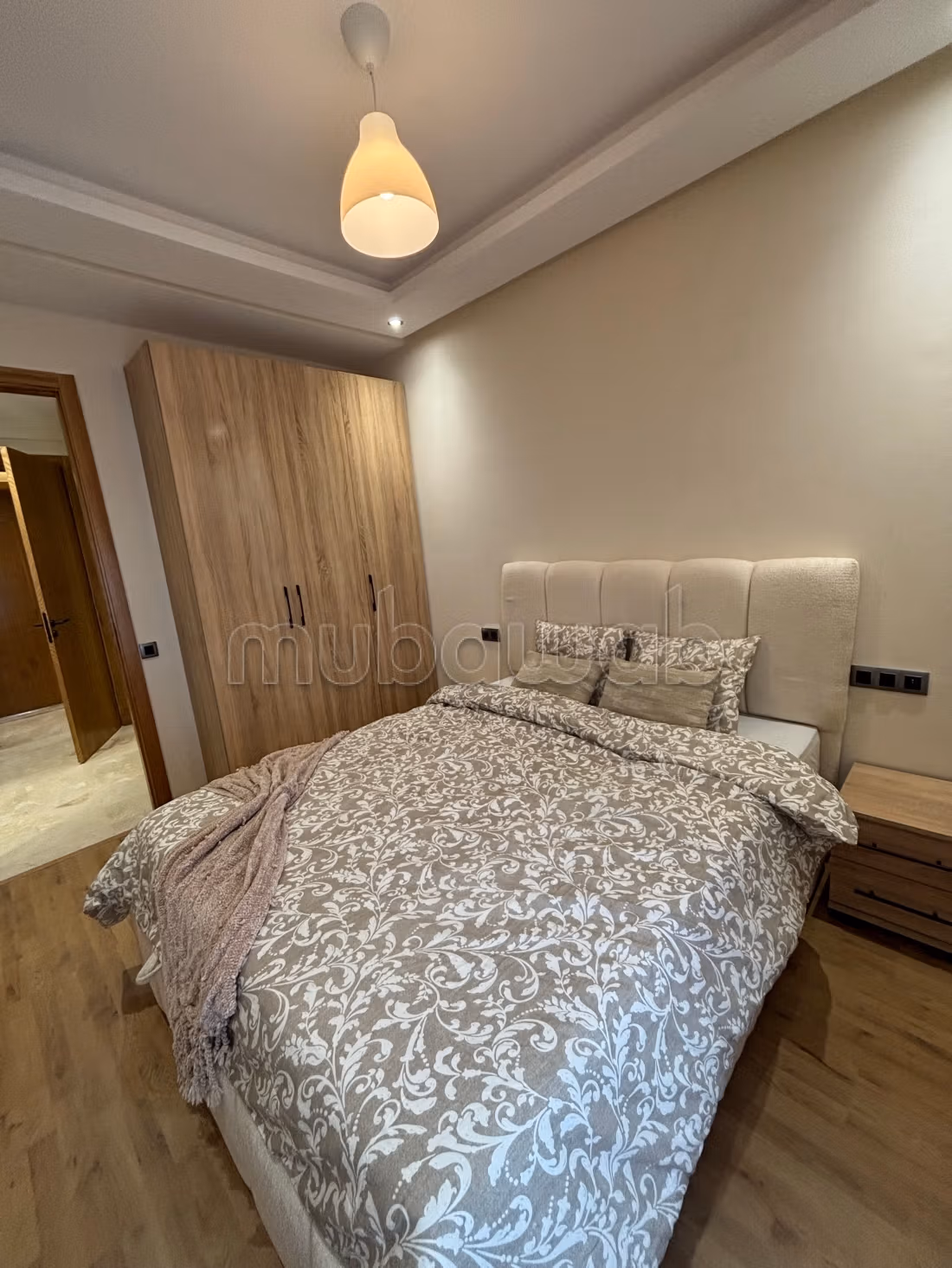 Appartement à louer à Les Hôpitaux.
2 pièces.
Meublé — 5