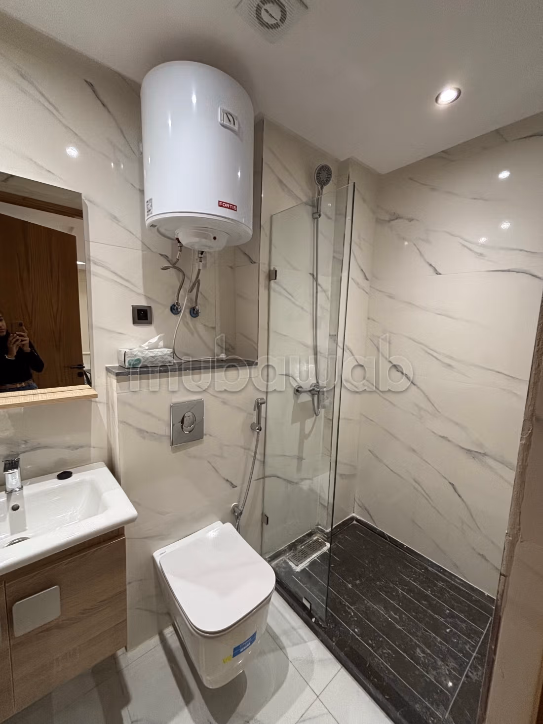 Appartement à louer à Les Hôpitaux.
2 pièces.
Meublé — 6