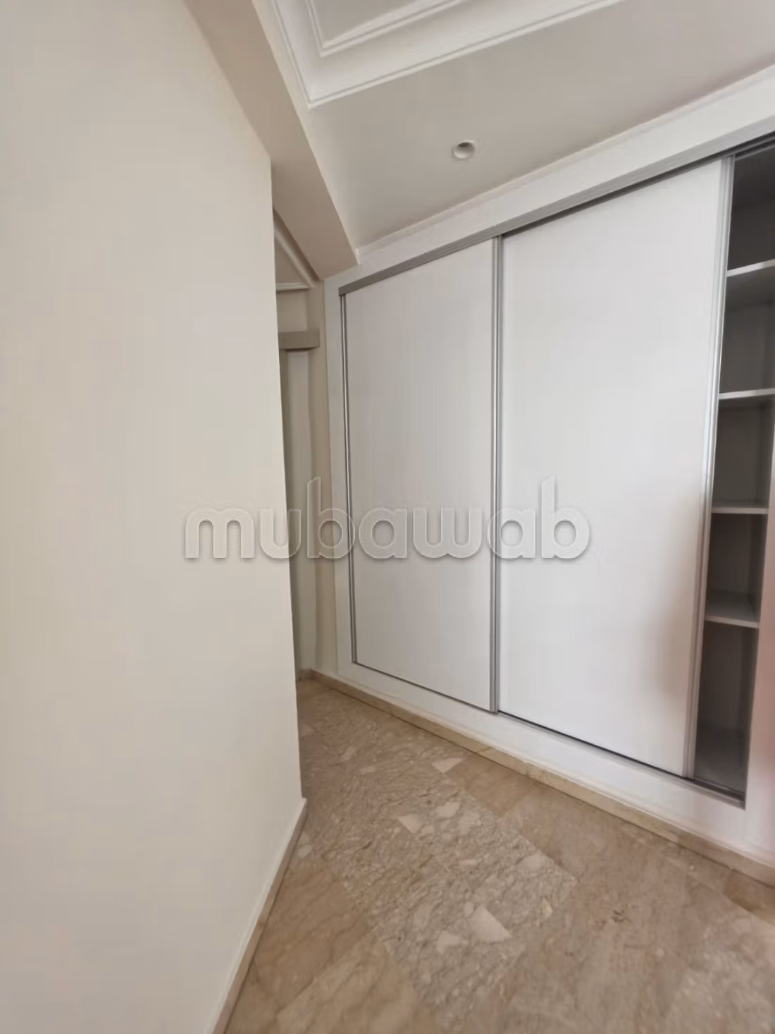 Location d'un appartement à Racine. 2 pièces confortables. Belle terrasse et jardin — 4