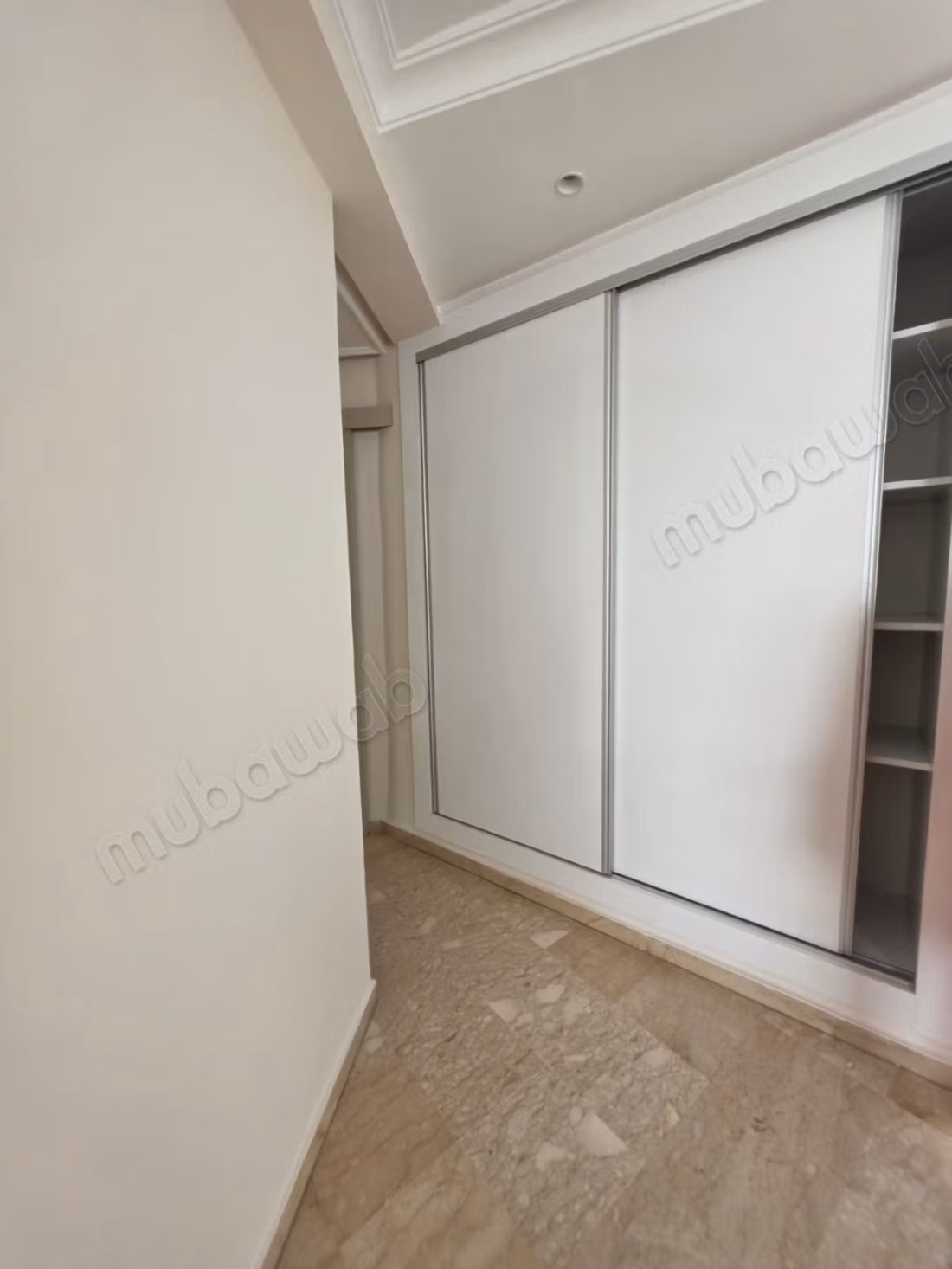 Rental of an apartment in Racine. 2 comfortable rooms. Beautiful terrace and garden