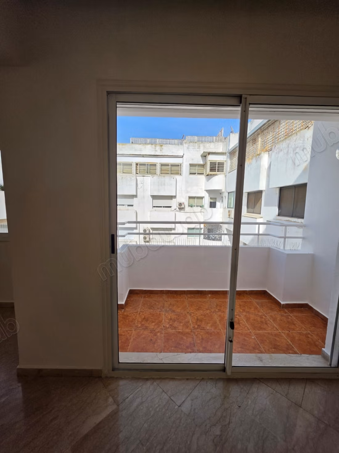 Rental of an apartment in Racine. 2 comfortable rooms. Beautiful terrace and garden